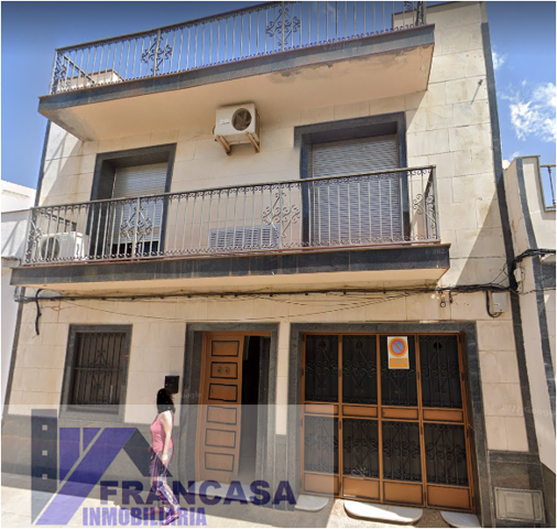 Casa En venta en Cerca De La Plaza Hidalgo Carret, Dos Hermanas photo 0