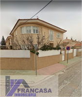 Casa En venta en Entre La Gineta Y Albacete En La Urbanización Los Olivos, La Gineta photo 0