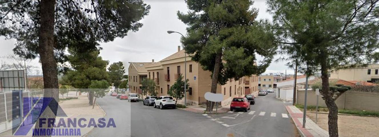 Piso En venta en Cerca De La Pista Fútbol Municipal Pérez Pastor, Olías Del Rey photo 0