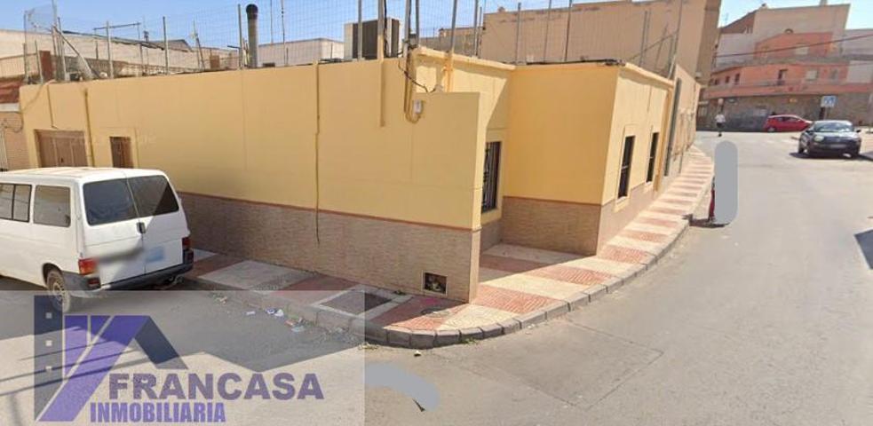 Casa En venta en Cerca De La Plaza De Andalucía, Roquetas De Mar photo 0