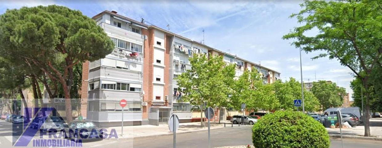 Piso En venta en Cerca Del Campo De Fútbol San Cristóbal, Madrid photo 0