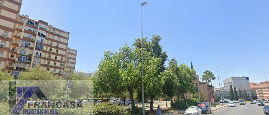 Piso En venta en Cerca De La Plaza Martínez Sierra, Sevilla photo 0