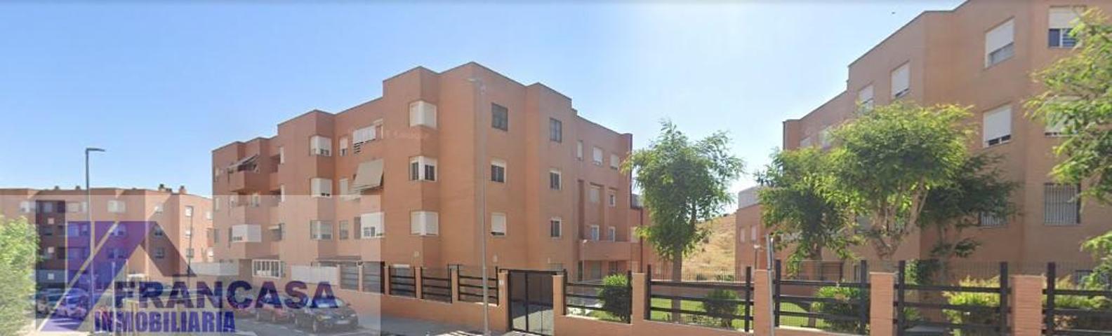 Piso En venta en Cerca De La Piscina Municipal De Camas, Camas photo 0