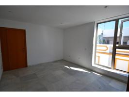 Piso luminoso con trastero en zona tranquila photo 0