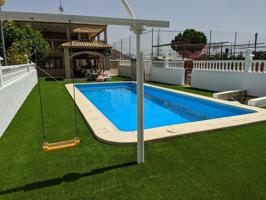 ¡IMPRESIONANTE CHALET CON PISCINA! photo 0