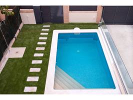 CASA CON PISCINA Y GARAJE photo 0