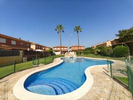 CASA CON PISCINA Y GARAJE photo 0