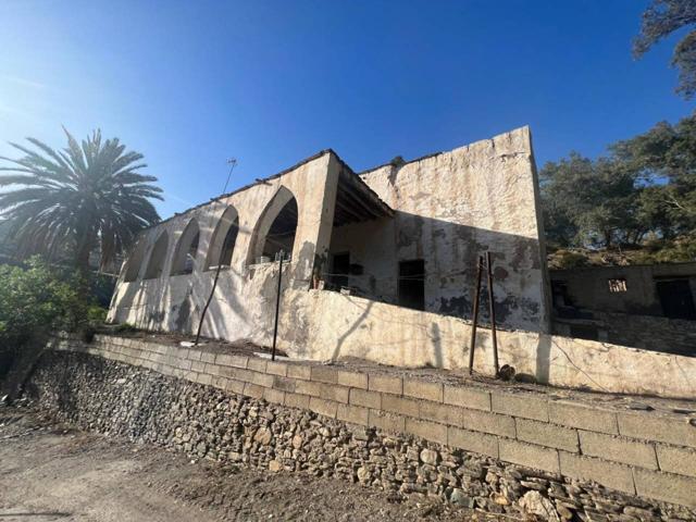 GRAN OPORTUNIDAD TERRENO DE 35.000 M2 EN CANJAYAR CON GRAN VIVIENDA EN 2 PLANTAS, CORRALES Y CUEVA-BODEGA photo 0