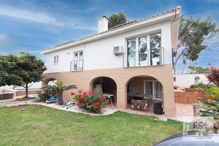 Chalet con apartamento privado y piscina en Entrepinos, La Eliana photo 0