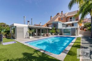 Espectacular Chalet en Urbanización Santa Mónica, Riba - Roja de Turia photo 0