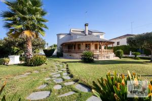 Espectacular chalet en Montealegre. photo 0