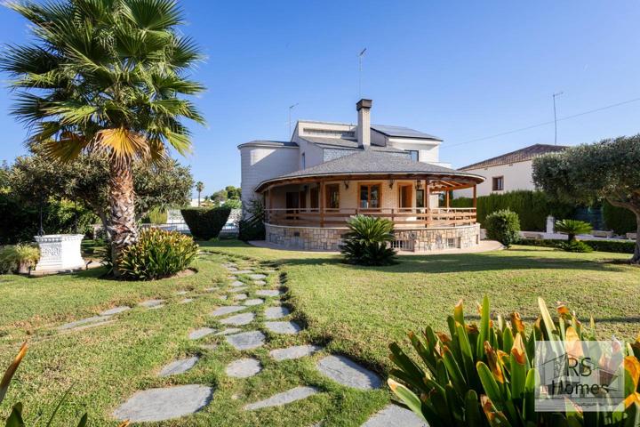 Espectacular chalet en Montealegre. photo 0