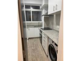 INMOBILIARIA SERRERIA VENDE EN EXCLUSIVA ESTE BONITO PISO junto a los viveros muy centrico.La vivienda es del 1962 se t photo 0
