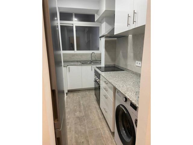 INMOBILIARIA SERRERIA VENDE EN EXCLUSIVA ESTE BONITO PISO junto a los viveros muy centrico.La vivienda es del 1962 se t photo 0