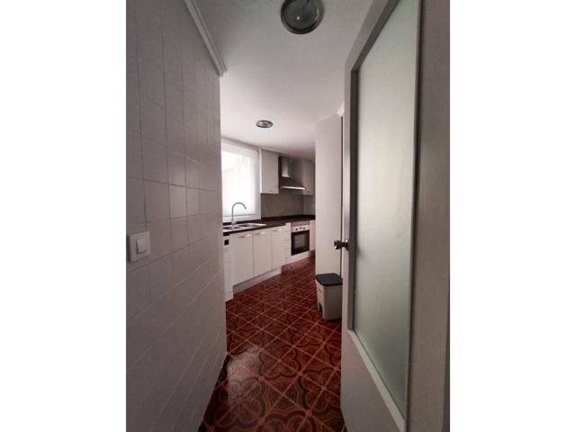 NMOBILIARIA SERRERIA VENDE ESTA FANTASTICA VIVIENDA EN LA ZONA DE LA AMISTAD Alquilado a estudiantes hasta junio de 202 photo 0