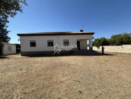 Chalet en venta en Villanueva del Ariscal photo 0