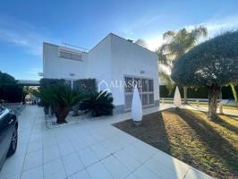 Chalet en venta en Espartinas photo 0