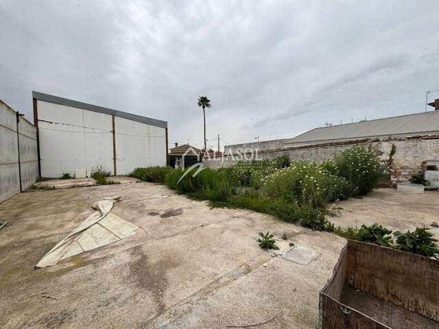 ¡Oportunidad única en Salteras! Parcela de 360 m² en plena avenida principal por solo 99.000 € (PRECIO NEGOCIABLE) photo 0