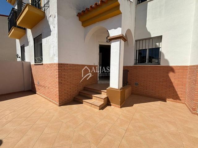 Casa adosada en venta en Castilleja de la Cuesta photo 0