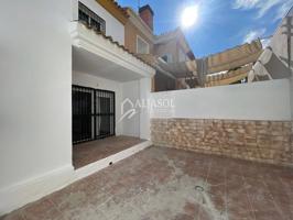 Casa adosada en venta en Espartinas photo 0