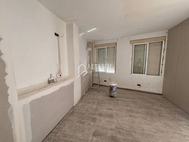 Estudio en venta en Benacazón photo 0