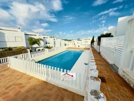 Unifamiliar Pareada En venta en Conil, Conil De La Frontera photo 0