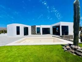¡No pierdas la oportunidad de adquirir esta espectacular villa en Lanzarote! photo 0
