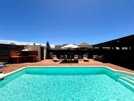Villa de Lujo en Playa Blanca – Diseño, Confort y Rentabilidad en un Entorno Privilegiado photo 0