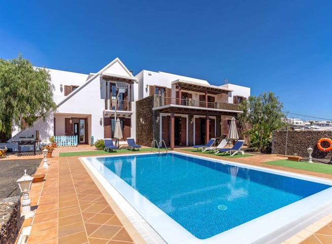 ESPECTACULAR Y EXCEPCIONAL VIVIENDA UNIFAMILIAR, EN PARCELA PROPIA CON GRAN PISCINA, VISTAS AL MAR, EN ZONA RESIDENCIAL MUY TRANQUILA. photo 0