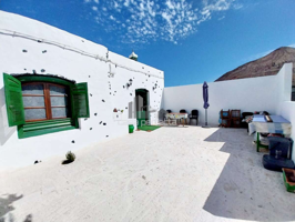 Encantadora Casa de 1 Dormitorio con Terreno para Construcción en Tajaste, Tinajo photo 0