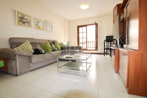 AMPLIO PISO DE 4 HABITACIONES CON PLAZA DE GARAJE EN ARRECIFE CENTRO photo 0