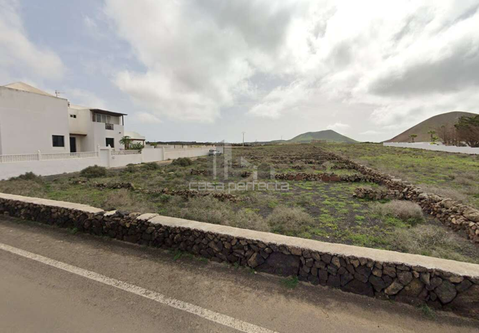 AMPLIA PARCELA URBANA + RUSTICA CON ESPECTACULARES VISTAS AL CAMPO EN LANZAROTE photo 0