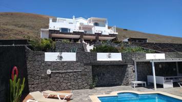 GRAN CHALET EN LA ASOMADA photo 0