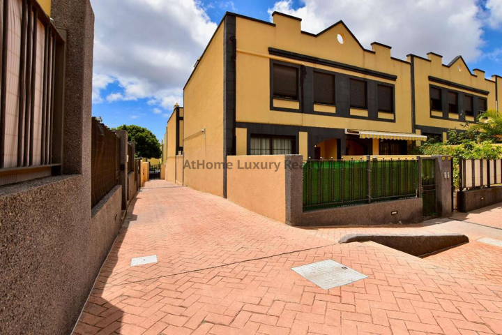 Adosado 3hab, 3 baños, 2 garajes, 370.000€ photo 0