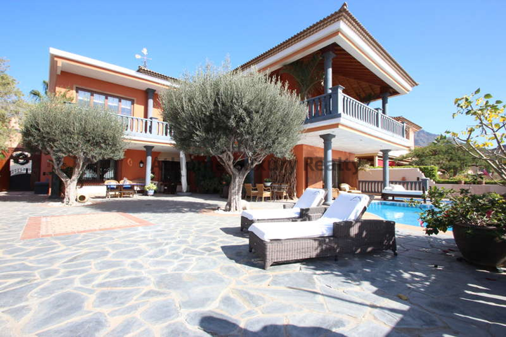 Villa privada en la mejor zona de Adeje (el Galeón), vistas frontales al Mar y la Gomera. Precio Negociable photo 0