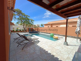 Bajada de preció.Villa en el Madroñal recién reformada,3 hab+despacho, piscina privada. Enfrente del Colegio Internacional Costa Adeje photo 0