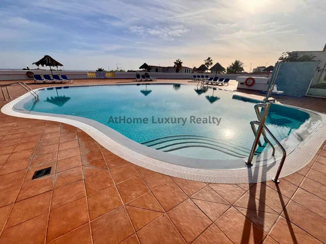 Apartamento renovado con vistas al mar photo 0