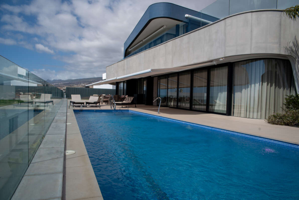 OPORUNIDAD DE VIVIR EN UNA DE LAS VILLAS MAS EXCLUSIVAS EN ABAMA, POR SU CONSTRUCCIÓN MODERNA Y UNICA, 5 hab, 7 baños VISTAS DIRECTAS AL MAR photo 0