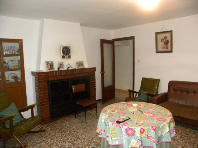 Casa de campo con nave en venta en Singla photo 0
