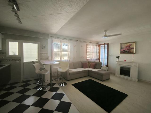 SE VENDE PISO EN URBANIZACIÓN EN LA ZONA DE BABEL photo 0