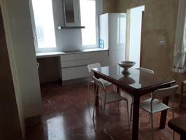 Piso de 4 dormitorios en el centro de Algeciras photo 0