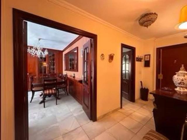 Estupendo piso de 4 dormitorios en el centro photo 0