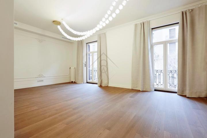 En reforma excelente piso en finca señorial en el cuadrat de or de la Eixample photo 0