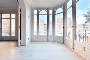 Señorial Piso Reformado en Edificio Clásico de Muntaner photo 0