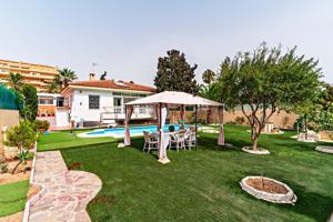 Chalet en planta baja en urbanización Roquetas de Mar photo 0