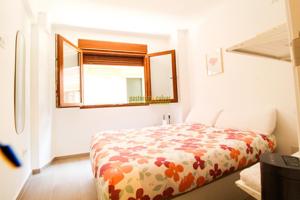 CASA ADOSADA En VENTA, DOS PLANTAS CON DOS HABITACIONES EN EL CORAZÓN DE CANGAS photo 0