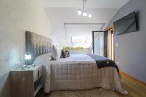 ATICO DE LUJO EN EL CENTRO DE MOAÑA, TRES HABITACIONES DOS BAÑOS Y DOS TERRAZAS, ASCENSOR Y GARAJE photo 0