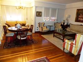 PISO SEÑORIAL, EN PLENO CENTRO, SUPERFICIE 124M² APROX. 3 HABITACIONES, SALÓN COEMDOR AMPLIO, TERRAZA, 2 BAÑOS Y CAMAROT photo 0