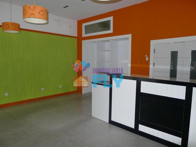 Local cerca del campus universitario photo 0
