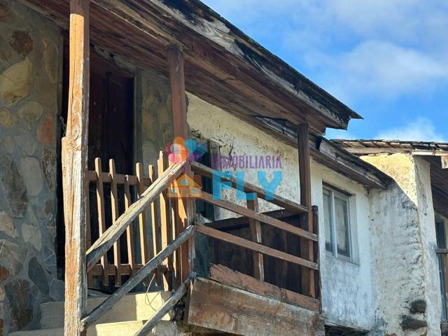 CASA A REFORMAR EN LAROUCO photo 0